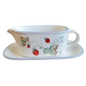 Savoir Vivre Luscious Strawberries Gravy boat and underplate Vintage